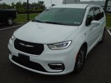 Certified 2022 Chrysler Pacifica Touring-L w/ Uconnect Theater Family Group image 4