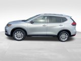 Used 2017 Nissan Rogue SV image 2