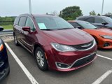Used 2018 Chrysler Pacifica Touring-L w/ Advanced Safetytec Group image 2