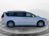 Used 2022 Chrysler Pacifica Touring-L image 2