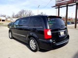 Used 2016 Chrysler Town & Country Touring image 4