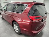 Used 2023 Chrysler Pacifica Touring-L image 6