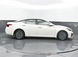 Used 2023 Nissan Altima 2.5 SV image 2