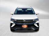 Certified 2022 Volkswagen Taos SE w/ Panoramic Sunroof Package image 2