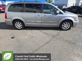 Used 2015 Chrysler Town & Country Touring w/ Driver Convenience Group image 4