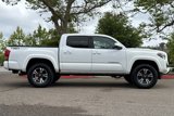Used 2017 Toyota Tacoma TRD Off-Road image 3