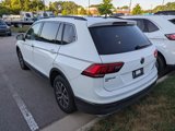 Used 2020 Volkswagen Tiguan SE w/ Panoramic Sunroof Package image 4