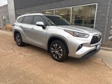 Used 2022 Toyota Highlander XLE image 2