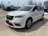 Used 2022 Chrysler Pacifica Limited image 2