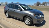 Used 2018 Nissan Rogue S image 2