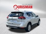 Used 2017 Nissan Rogue SV w/ SV Premium Package image 2