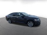 Used 2022 Volkswagen Jetta SE image 2