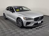 Certified 2022 Volvo S60 B5 Momentum w/ Premium Package image 4
