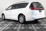 Used 2021 Chrysler Pacifica Touring-L image 4