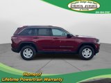 Used 2023 Jeep Grand Cherokee Laredo image 4