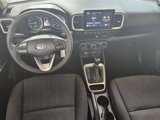 Used 2022 Hyundai Venue SE image 6