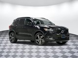 Used 2021 Volvo XC40 T5 R-Design image 2