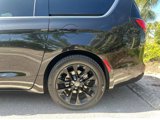 Used 2021 Chrysler Pacifica Touring-L image 5