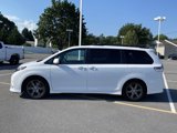 Used 2017 Toyota Sienna SE Premium image 2