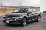 Used 2022 Volkswagen Jetta SE image 3