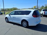 Used 2023 Chrysler Pacifica Touring-L image 6