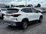 Used 2021 Kia Seltos EX image 3