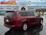 Certified 2023 Chrysler Pacifica Touring-L image 3