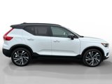 Used 2020 Volvo XC40 T4 R-Design image 6