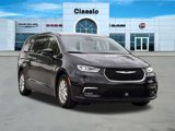 Used 2023 Chrysler Pacifica Touring-L image 2