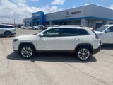 Used 2019 Jeep Cherokee Overland image 3