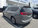 Used 2021 Chrysler Pacifica Touring-L image 2