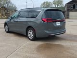 Used 2022 Chrysler Pacifica Touring-L image 3