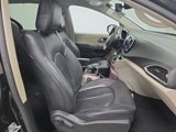 Used 2022 Chrysler Pacifica Touring-L image 2