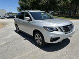 Used 2018 Nissan Pathfinder SV image 3