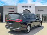 Used 2022 Chrysler Pacifica Touring-L image 5