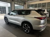 Used 2024 Mitsubishi Outlander SE image 2