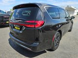 Used 2023 Chrysler Pacifica Touring-L image 3