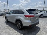 Used 2017 Toyota Highlander LE image 5