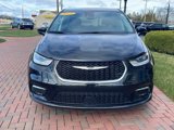Used 2023 Chrysler Pacifica Touring-L image 3