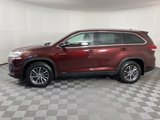 Used 2019 Toyota Highlander XLE image 2