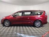 Used 2023 Chrysler Pacifica Touring-L image 4