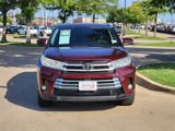 Used 2018 Toyota Highlander FWD V6 image 2