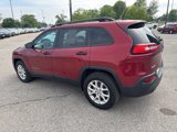 Used 2016 Jeep Cherokee Sport image 3