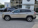 Used 2019 Jeep Cherokee Latitude Plus w/ Comfort/Convenience Group image 3