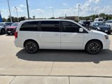 Used 2017 Dodge Grand Caravan SE image 4