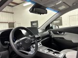 Used 2023 Hyundai Kona SE image 6