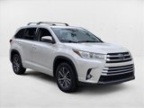 Used 2018 Toyota Highlander XLE image 3