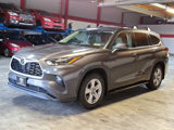Used 2022 Toyota Highlander LE image 3