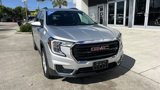 Used 2022 GMC Terrain SLE w/ Driver Convenience Package image 3