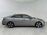 Used 2022 Hyundai Elantra Limited image 4